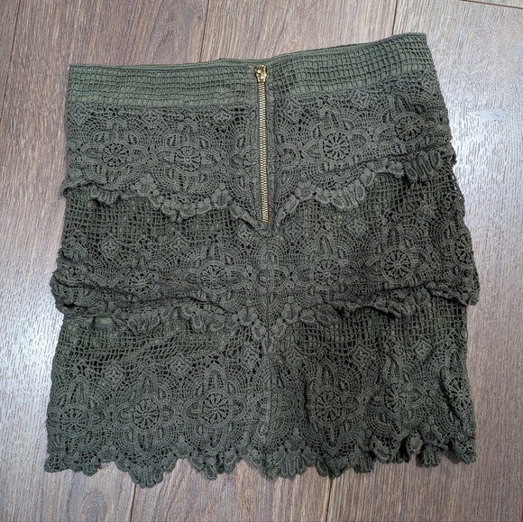 DYNAMITE | Army green mini skirt, crochet detail and gold zipper, size medium - Picture 3 of 4